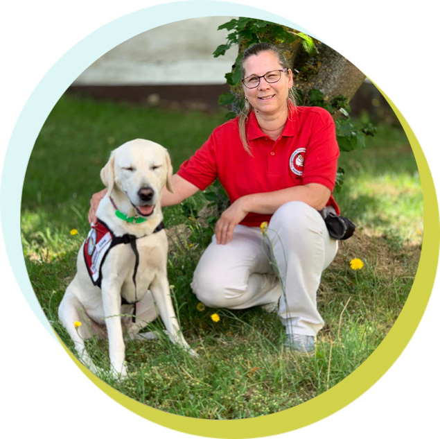 Labrador und Therapiehunud Luna